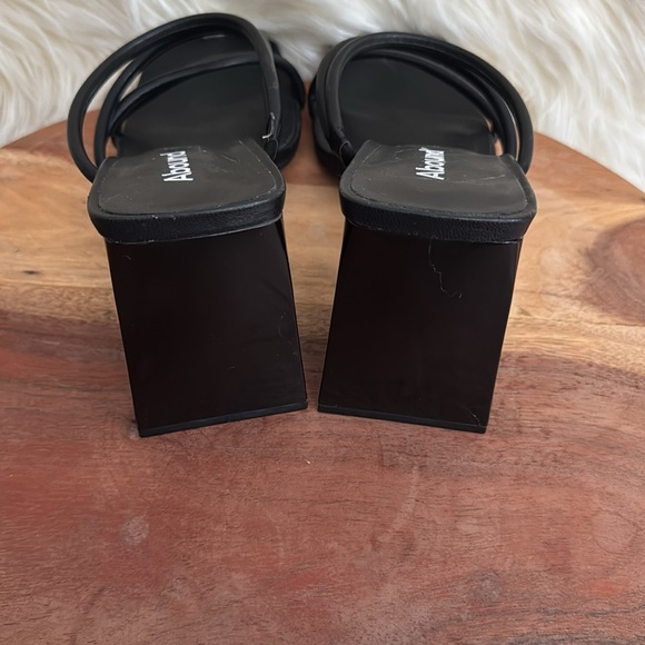 Abound Austyn Strappy Sandal in Black - Picture 6 of 6